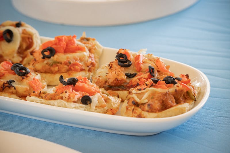 Mediterranean pizza luce vegan